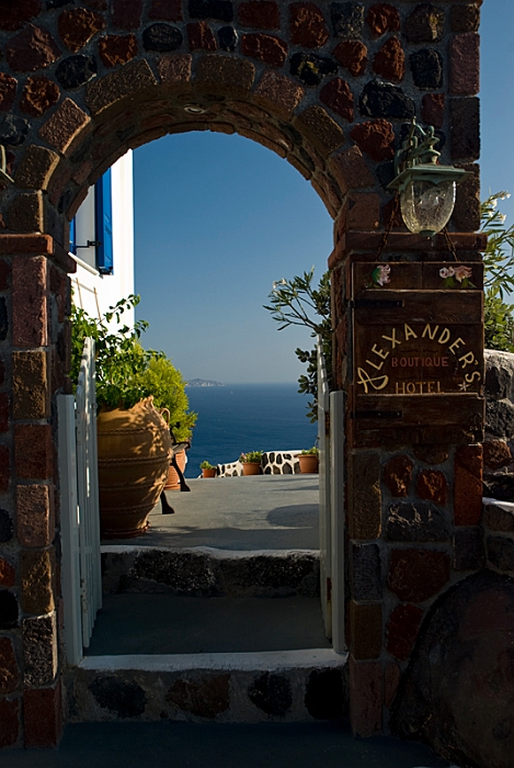 011_Santorini_Finikia.jpg